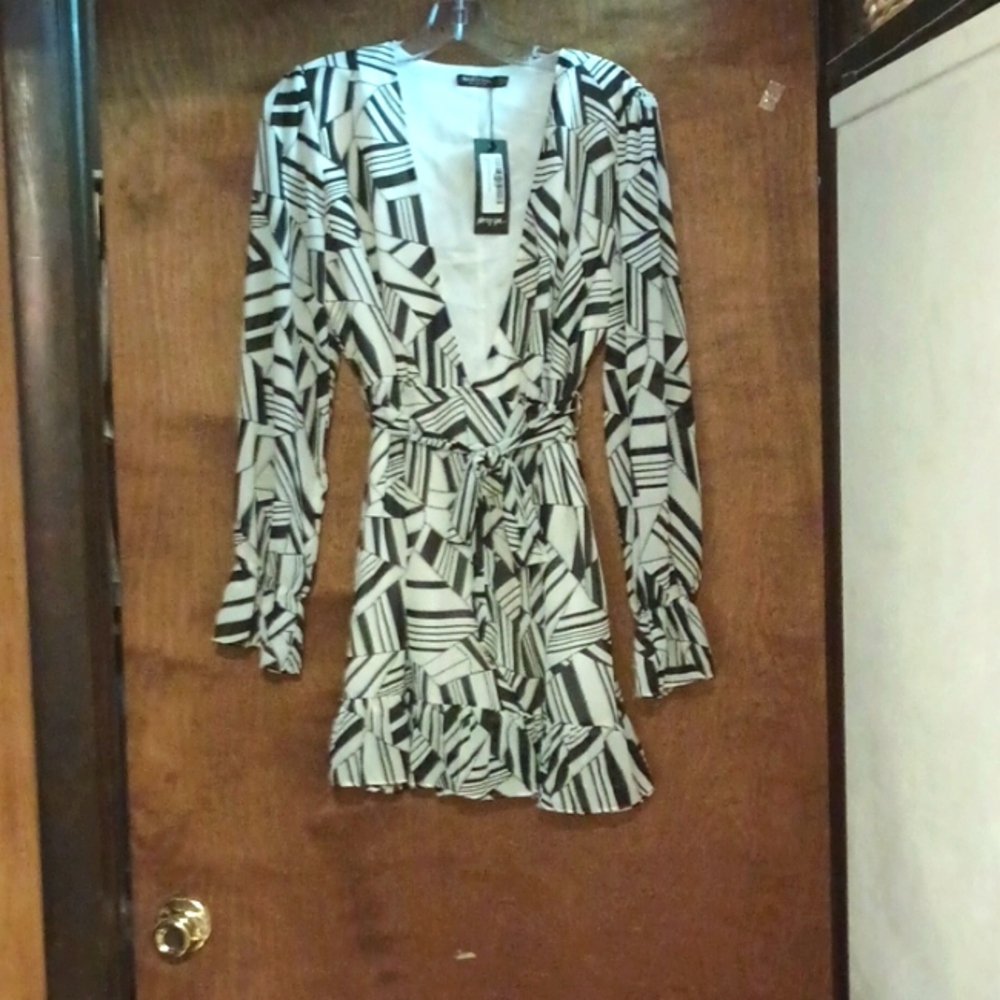 NWT Nasty Gal black/white deep v mini dress